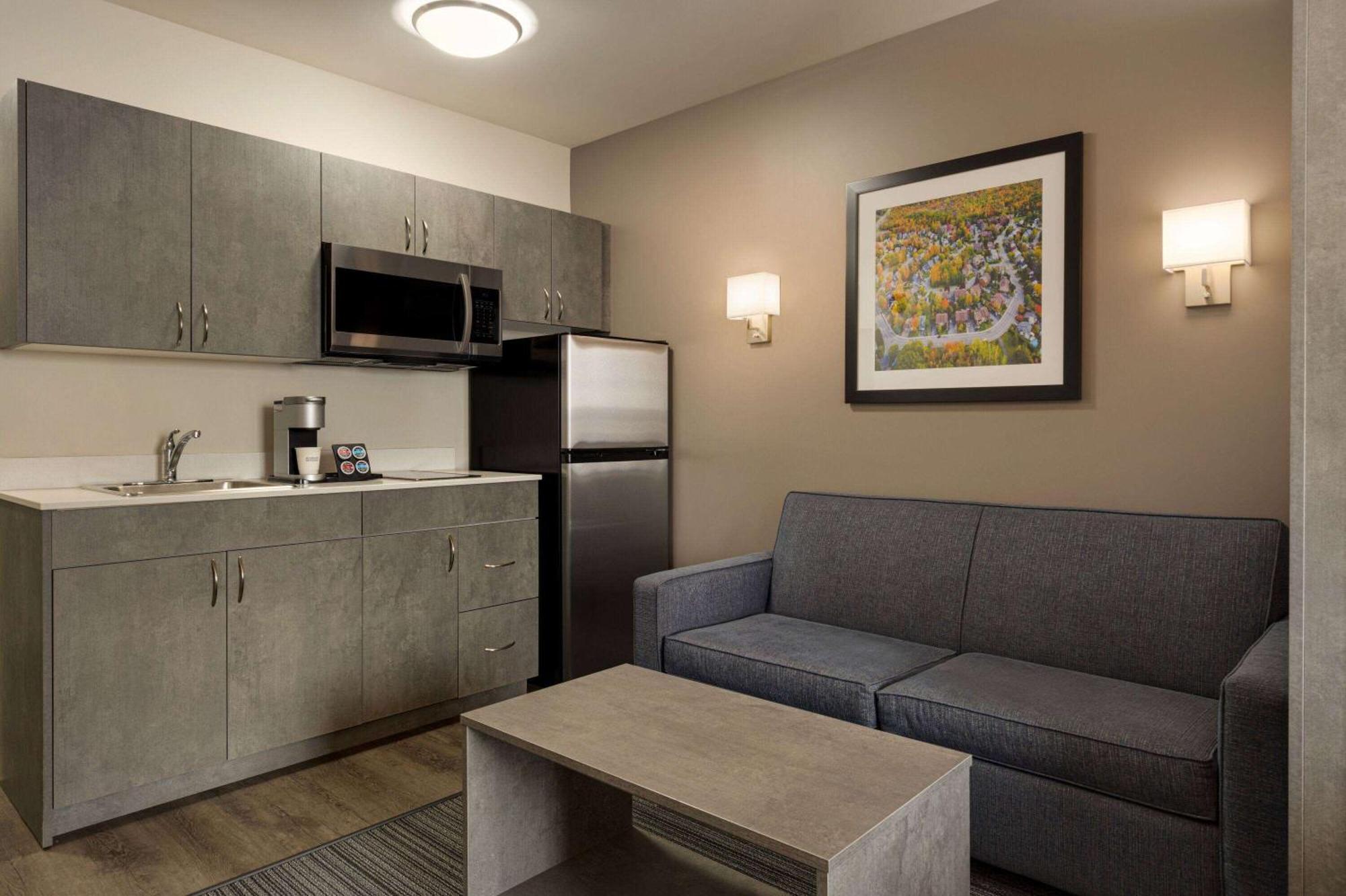 Microtel Inn & Suites By Wyndham Boisbriand Sainte-Thérèse-de-Blainville Exterior foto