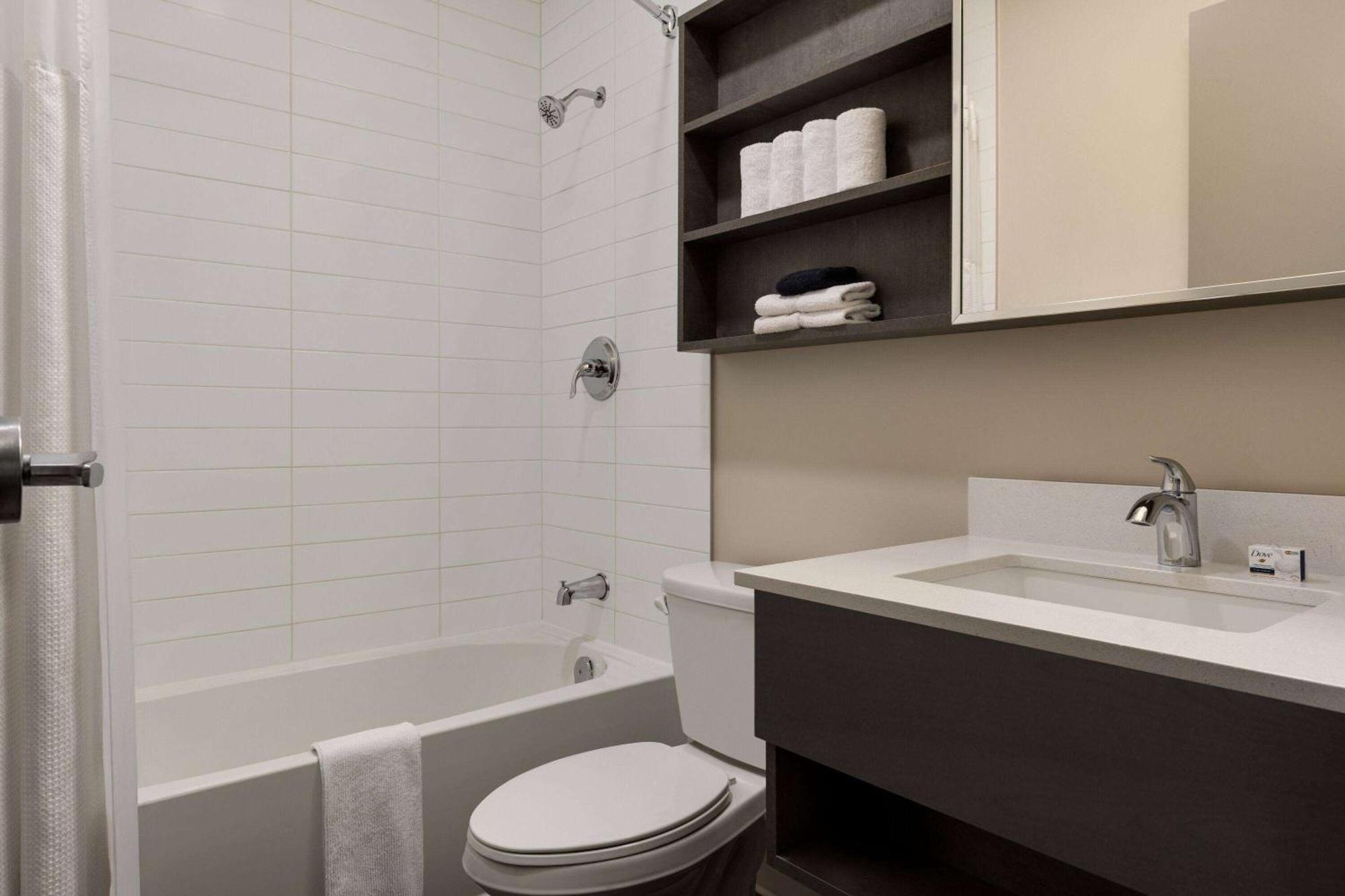 Microtel Inn & Suites By Wyndham Boisbriand Sainte-Thérèse-de-Blainville Exterior foto